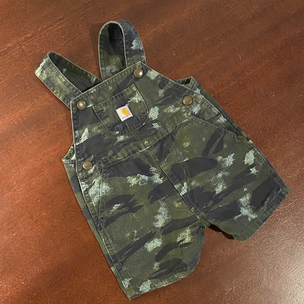 Carhartt boys green and black camouflage overall shorts sz 9-12M